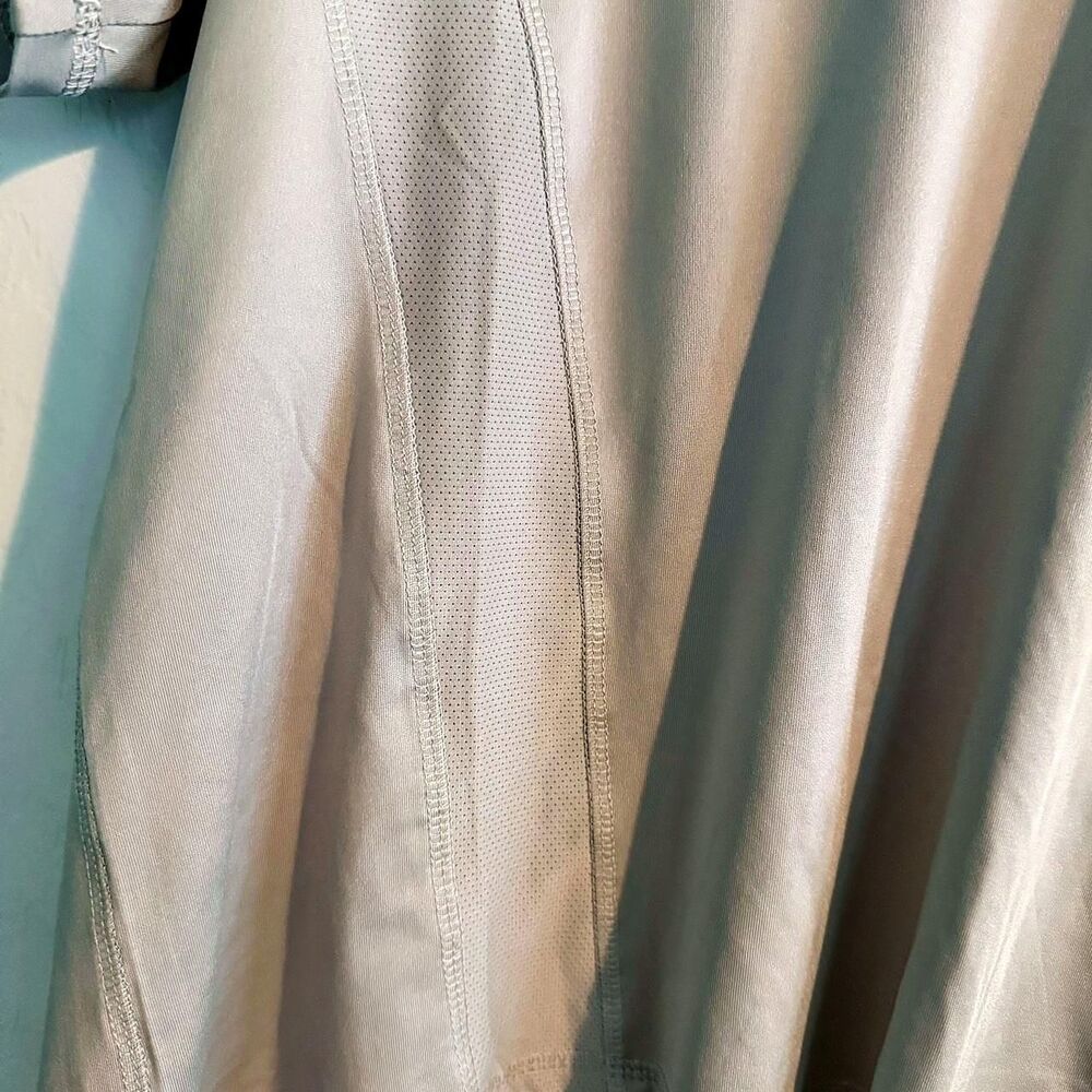 Aeropostale Sport Tan Khaki V-Neck Performance Tee Women’s L NWOT - Picture 5 of 5